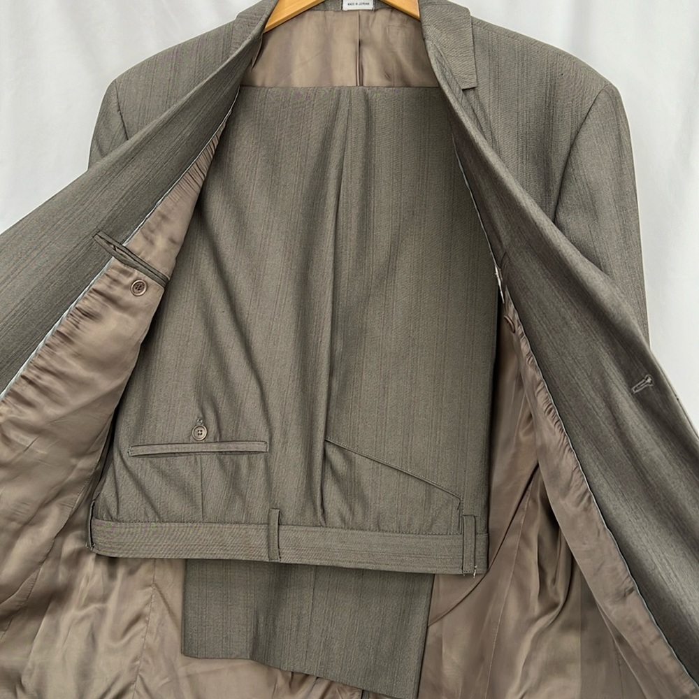 Calvin Klein Men’s Light Grey Striped Two-Piece Suit (44R, 38/30) - Picture 2 of 14